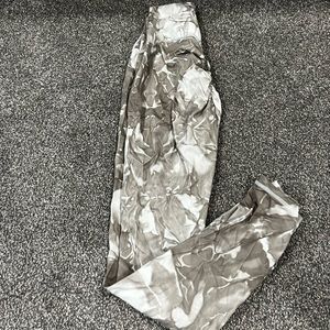 GEA.co Marble Scrunch Butt Leggings